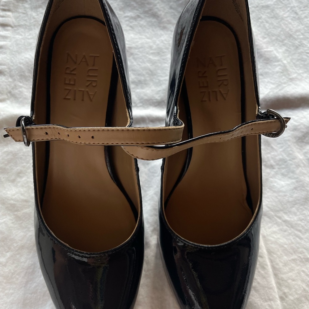 Naturalizer Talissa Mary Jane pumps, French Navy patent leather, worn 2x. Sz 5.